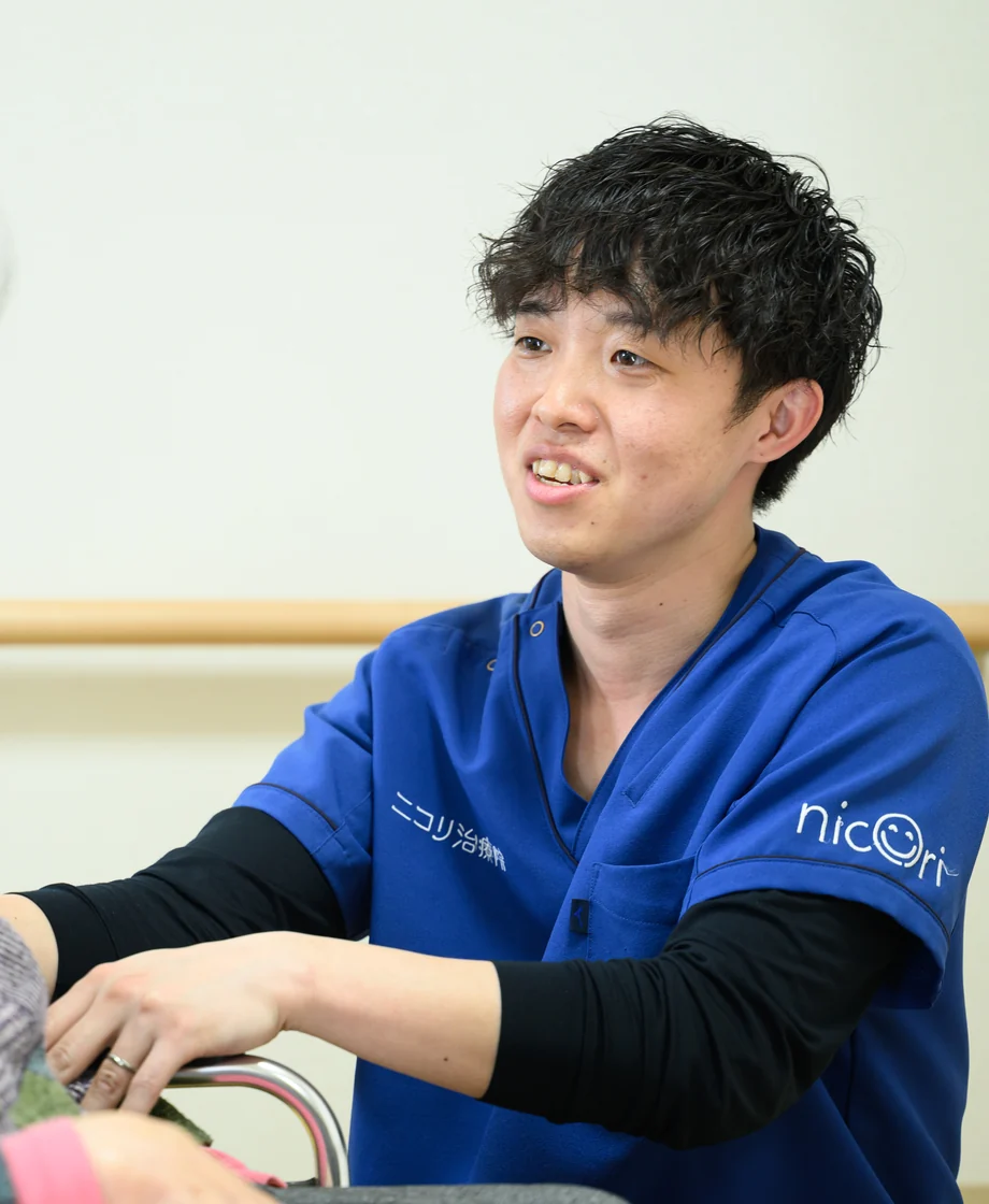 笑顔で仕事に向き合うスタッフ